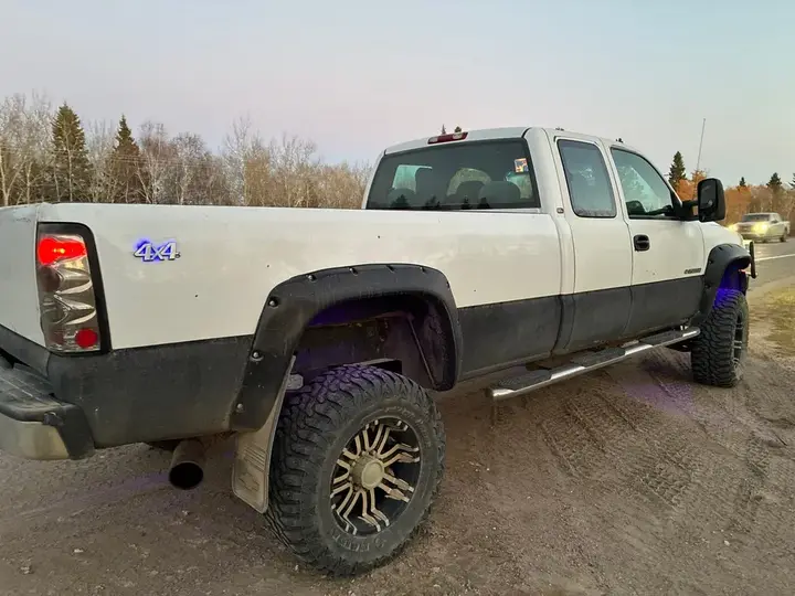 Chevrolet Silverado 2500 2002 photo 2