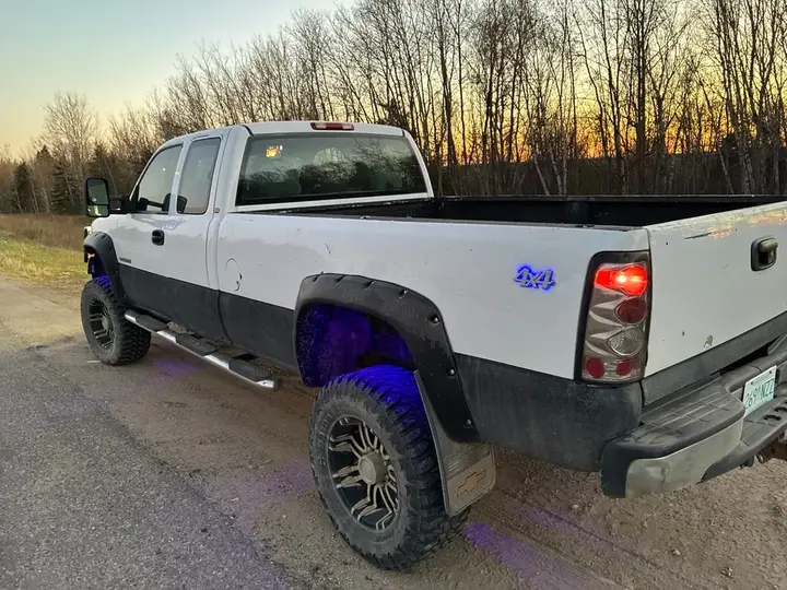 Chevrolet Silverado 2500 2002 photo 3