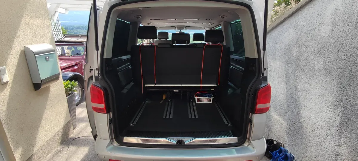 Volkswagen Multivan 2011 photo 3