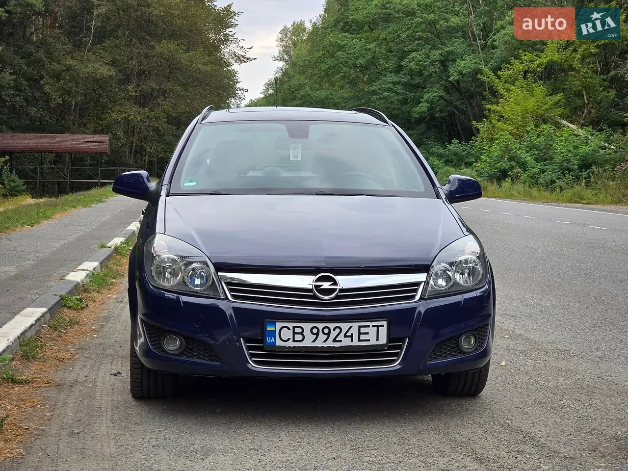 Opel Astra 2010 photo 2
