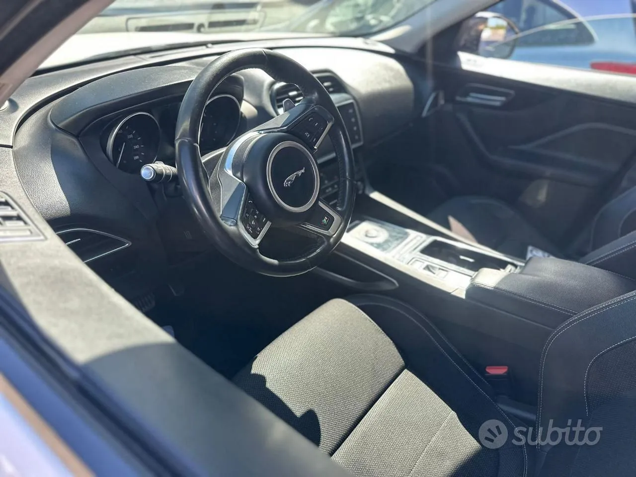 Jaguar F-Pace 2018 photo 4