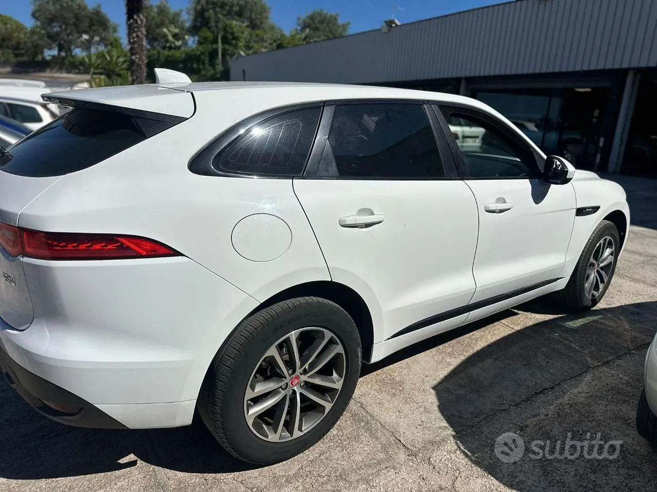 Jaguar F-Pace 2018 photo 3