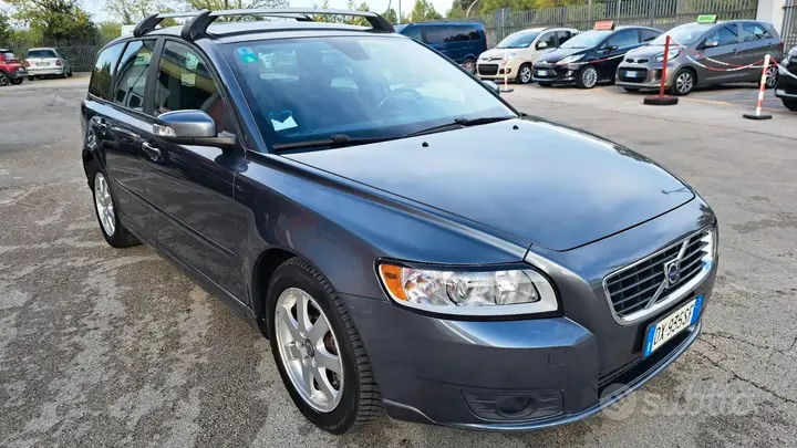 Volvo V50 2009 photo 2