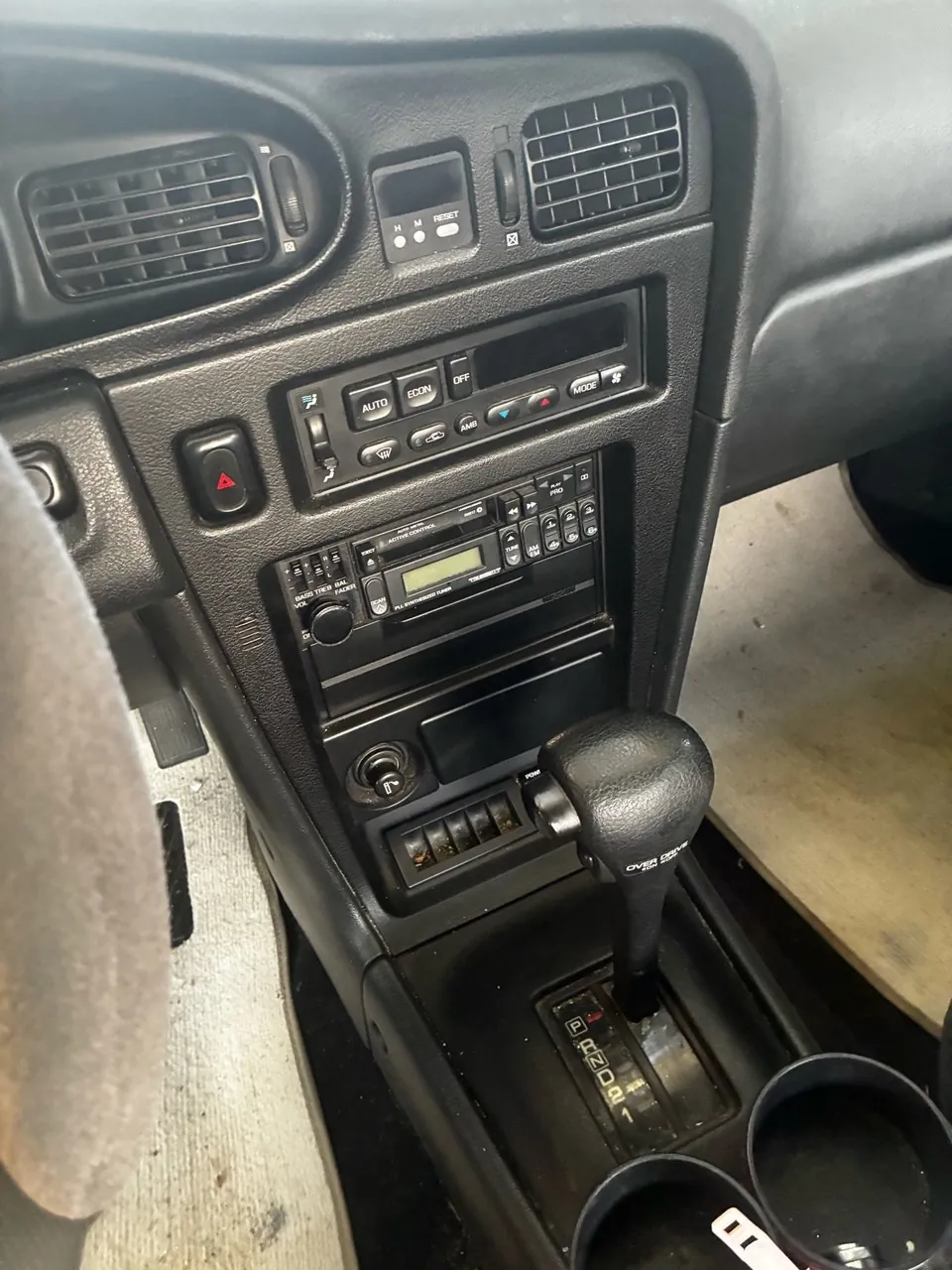 Nissan Maxima 1989 photo 4