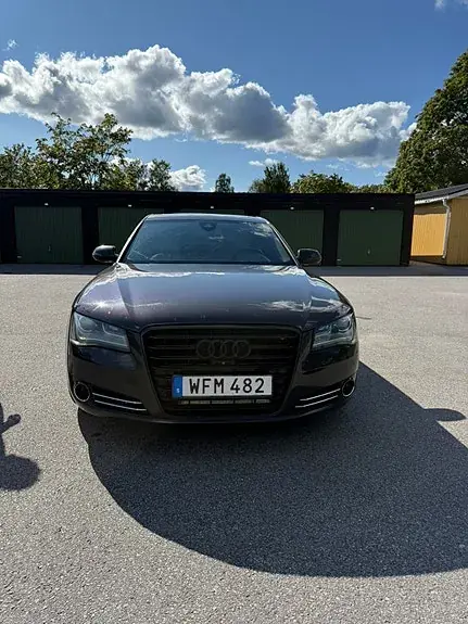 Audi A8 2013 photo 2