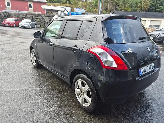Suzuki Swift 2012 photo 5