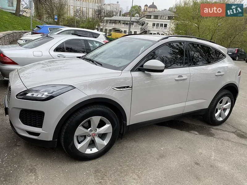 Jaguar E-Pace 2018 photo 2