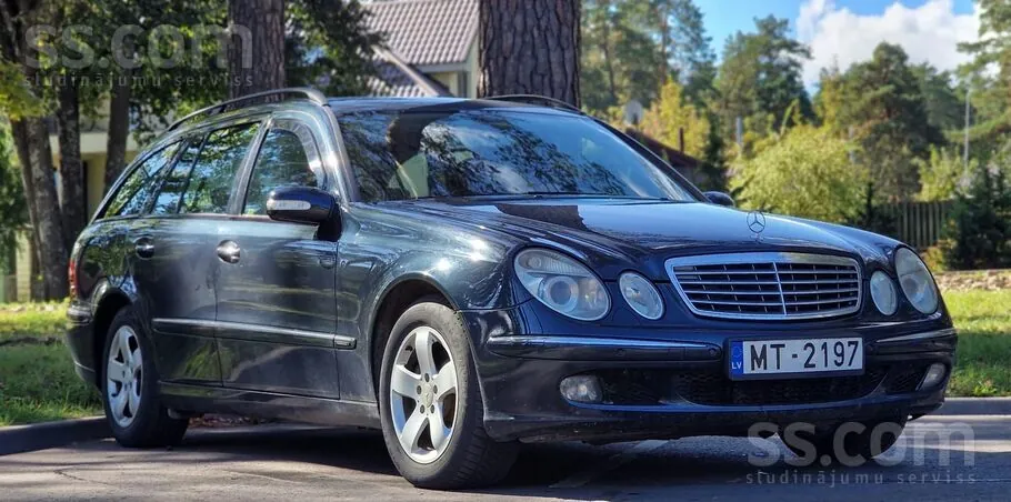 Mercedes-Benz E320 2005 photo 4