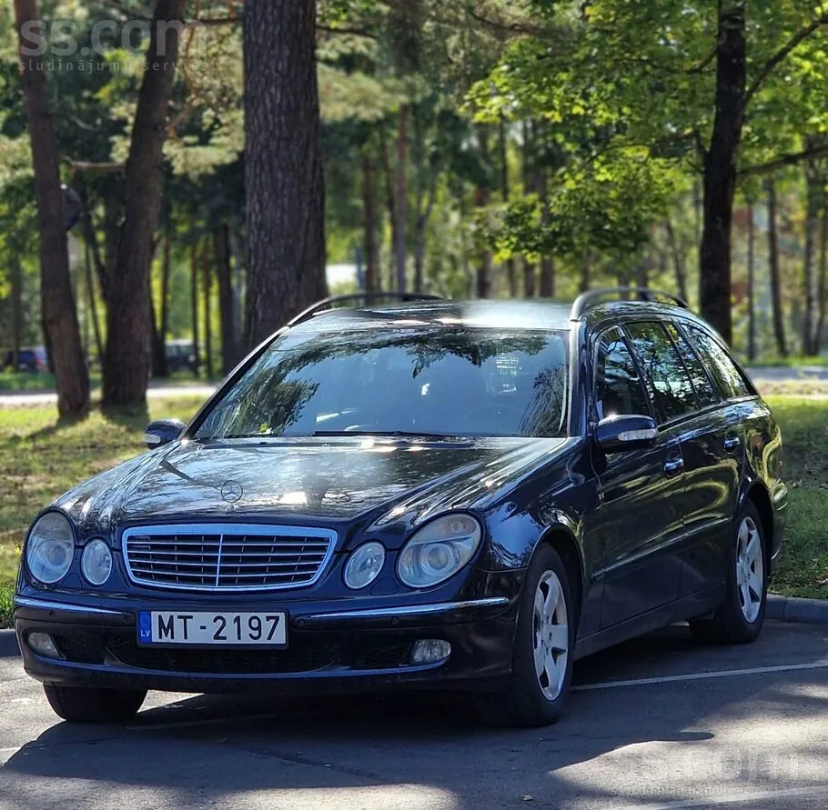 Mercedes-Benz E320 2005 photo 2
