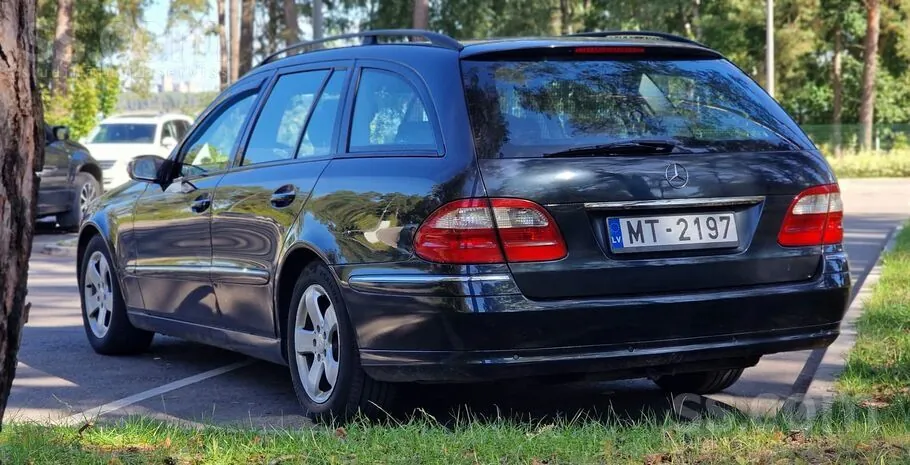 Mercedes-Benz E320 2005 photo 5