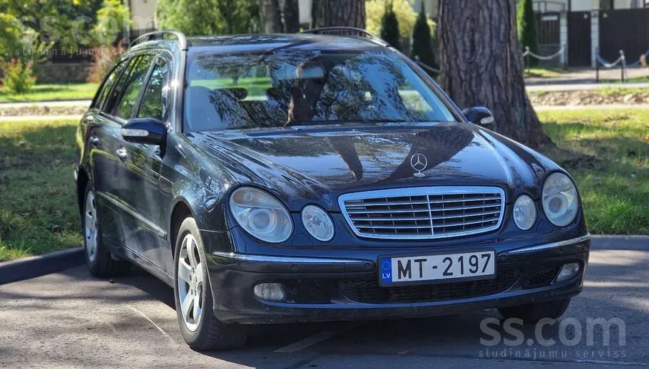 Mercedes-Benz E320 2005 photo 3