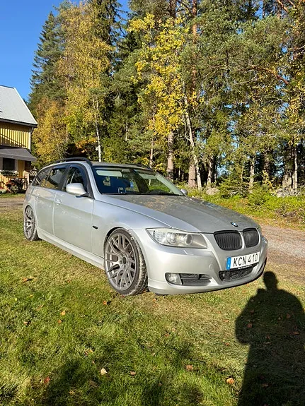 BMW 320D 2010 photo 2