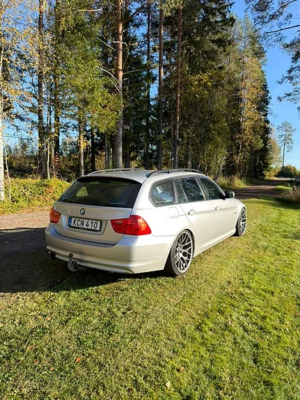 BMW 320D 2010 photo 3
