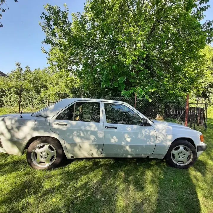 Mercedes-Benz 190 1991 photo 3