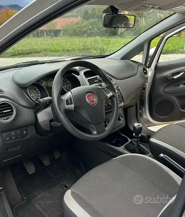 Fiat Punto 2012 photo 3