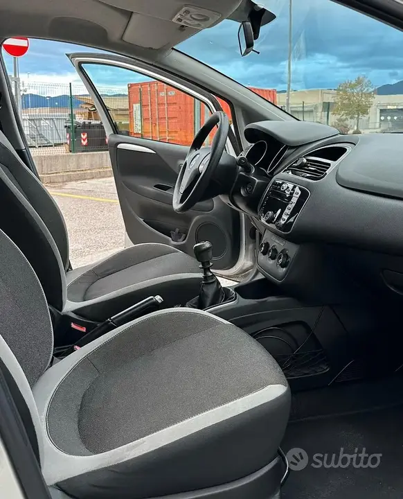 Fiat Punto 2012 photo 4