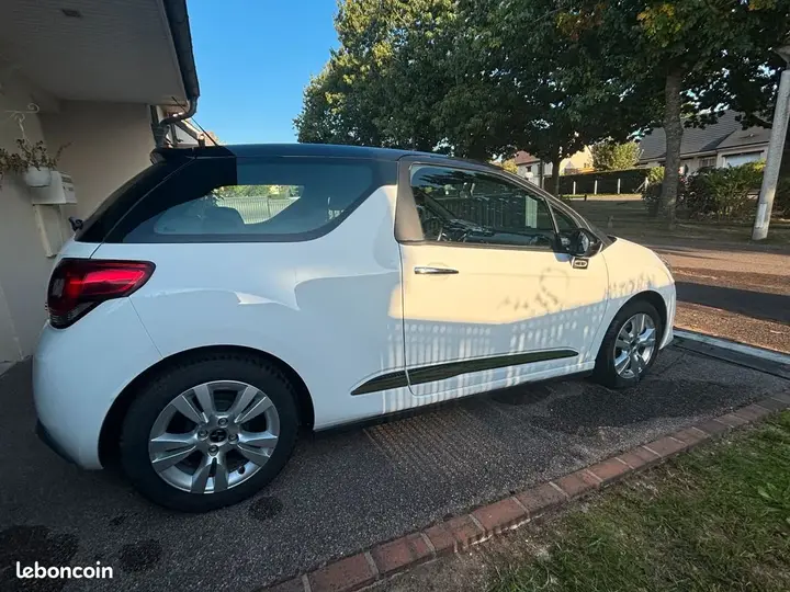DS Automobiles Ds3 2016 photo 2
