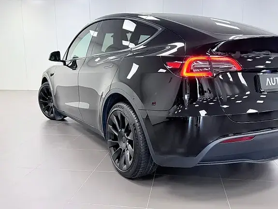 Tesla Model Y 2023 photo 3