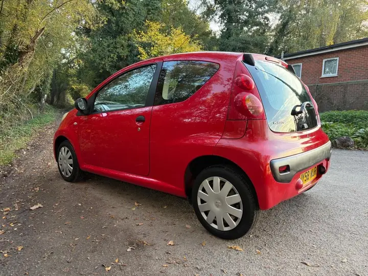 Peugeot 107 2008 photo 5