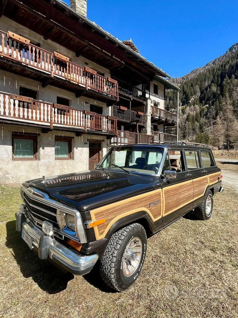Jeep Grand Wagoneer