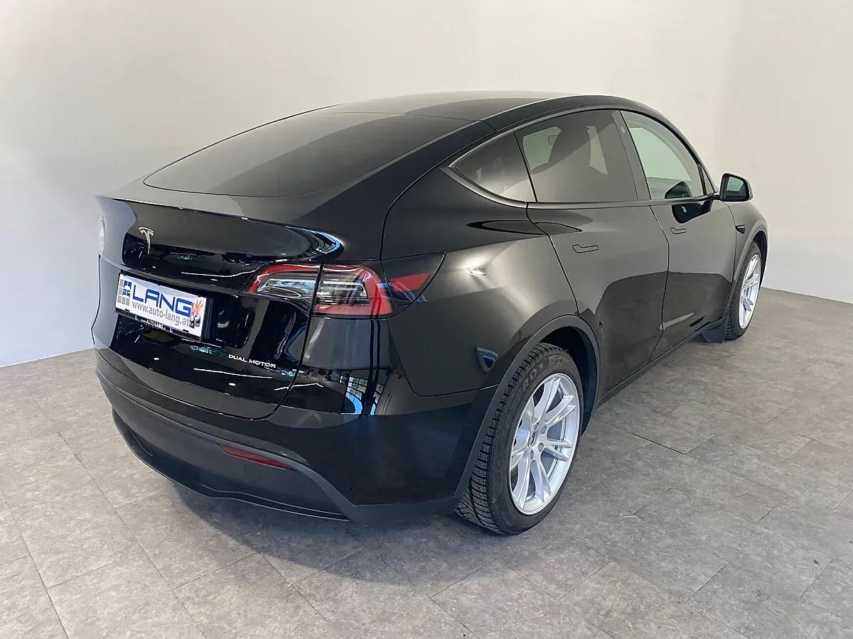 Tesla Model Y 2023 photo 3