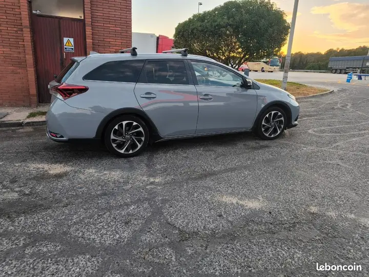 Toyota Auris 2019 photo 2