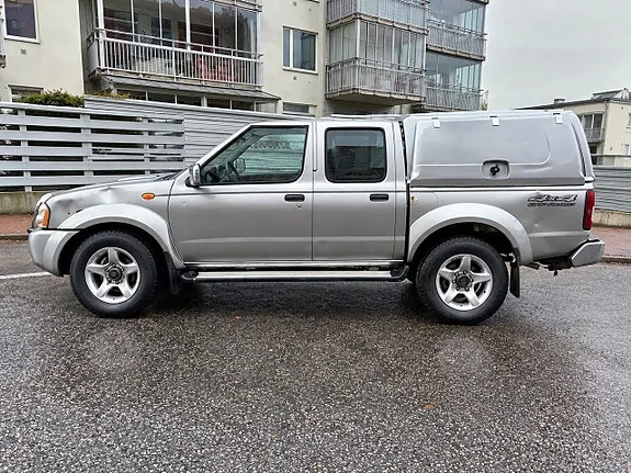 Nissan King Cab 2004 photo 2