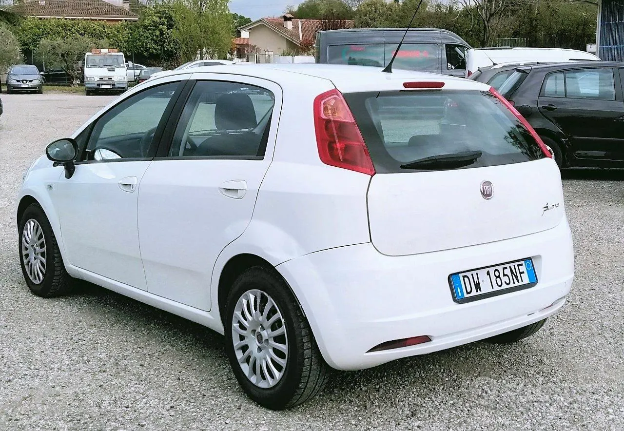 Fiat Grande Punto 2009 photo 3
