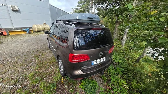 Volkswagen Touran 2011 photo 2