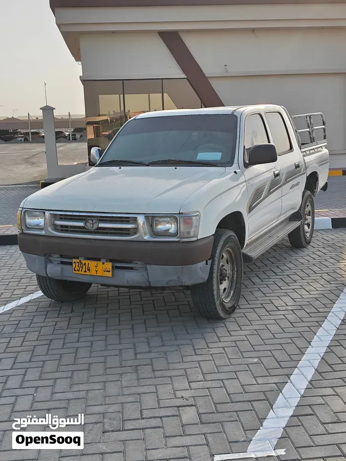Toyota Hilux 1998 photo 2