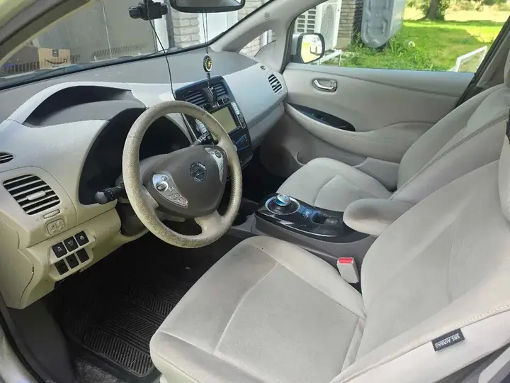 Nissan Leaf 2012 photo 5