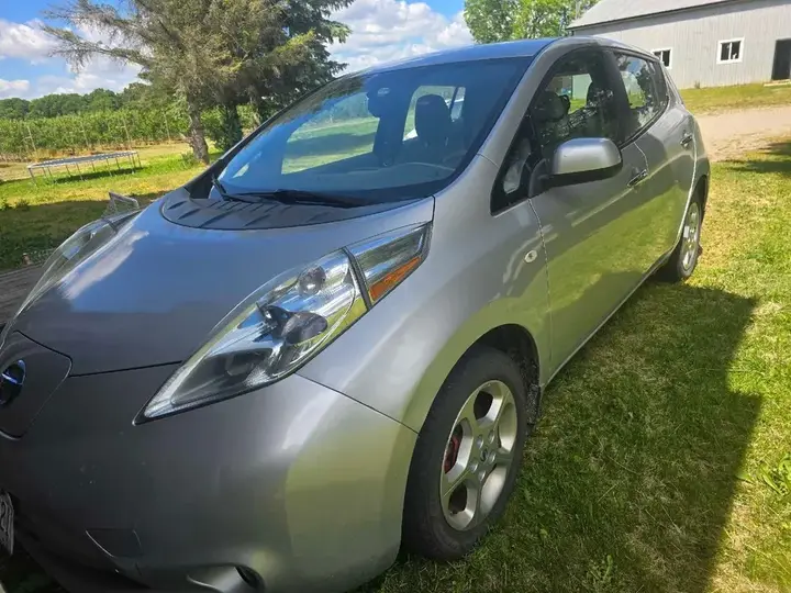Nissan Leaf 2012 photo 2