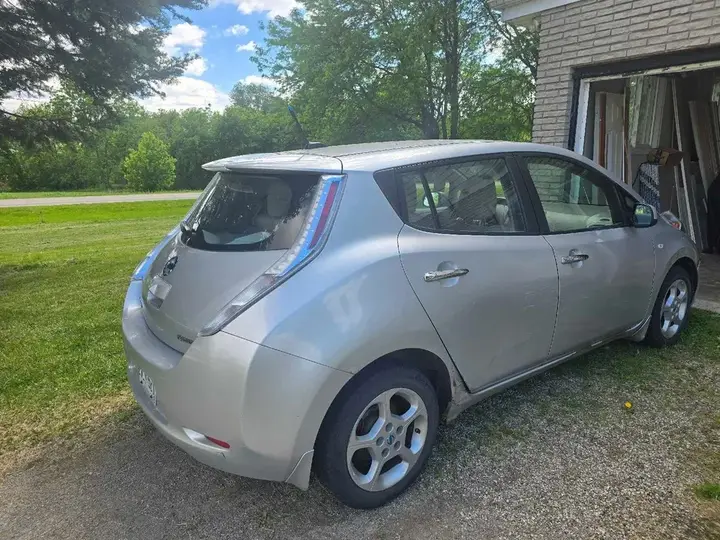 Nissan Leaf 2012 photo 3