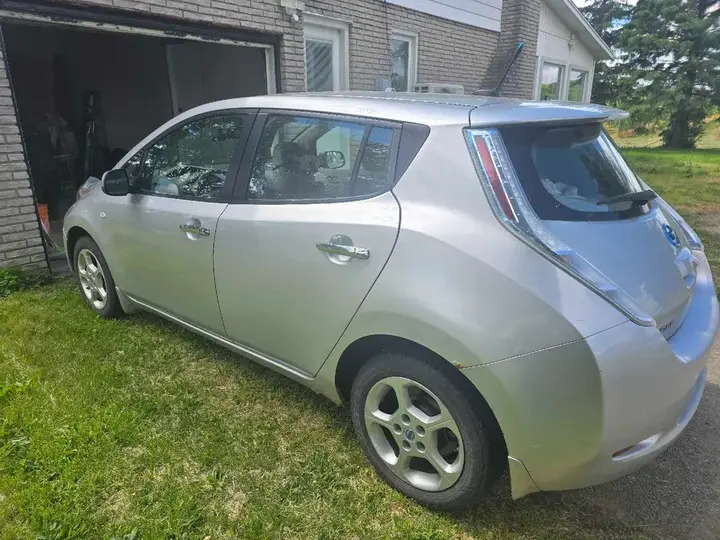 Nissan Leaf 2012 photo 4