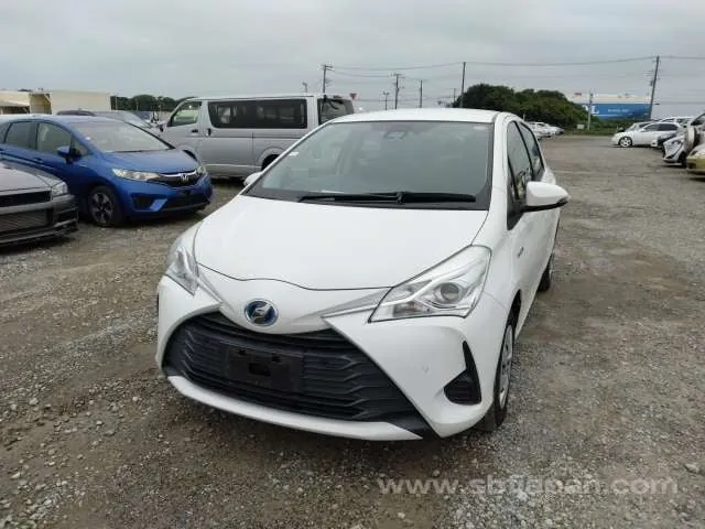 Toyota Vitz 2019 photo 2