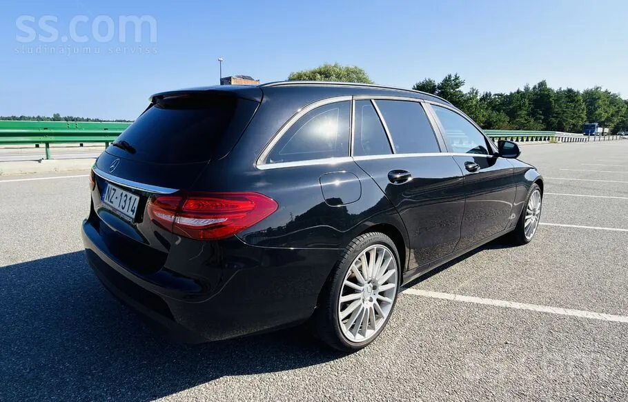 Mercedes-Benz C220 2017 photo 4
