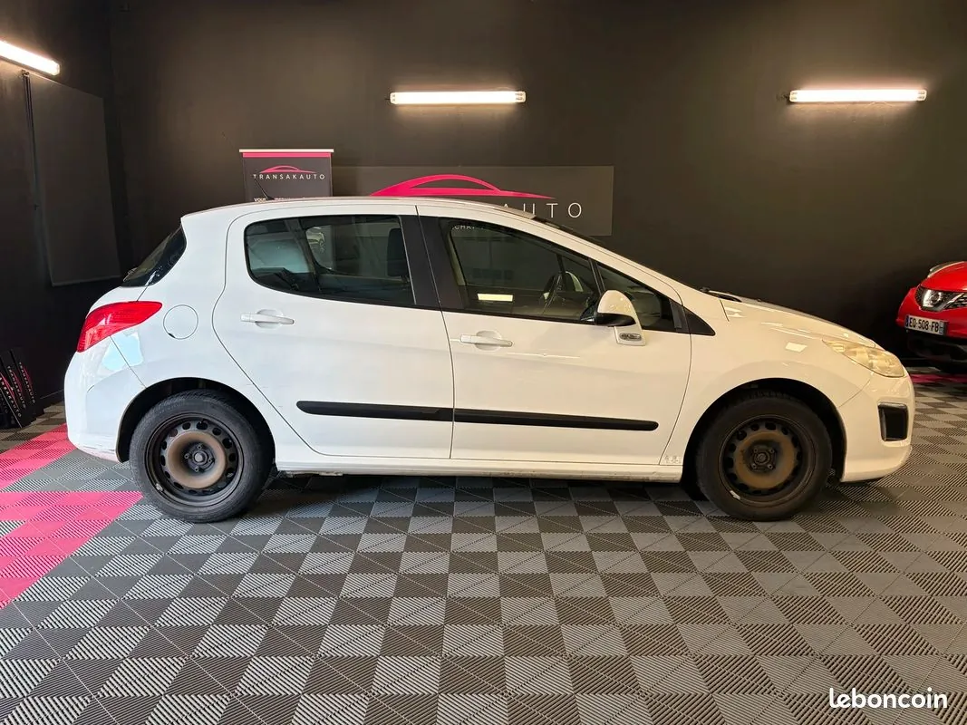 Peugeot 308 2011 photo 2