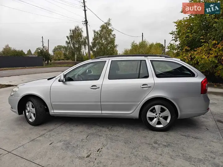 Skoda Octavia 2010 photo 3