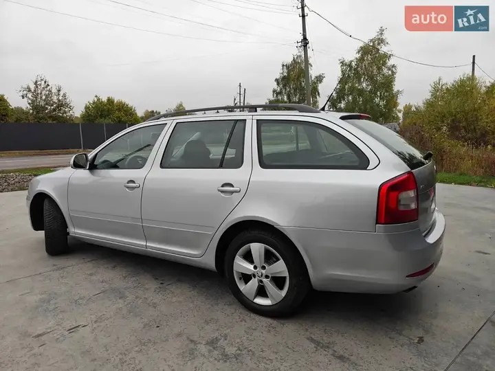Skoda Octavia 2010 photo 4