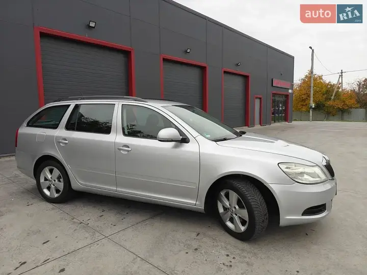 Skoda Octavia 2010 photo 2