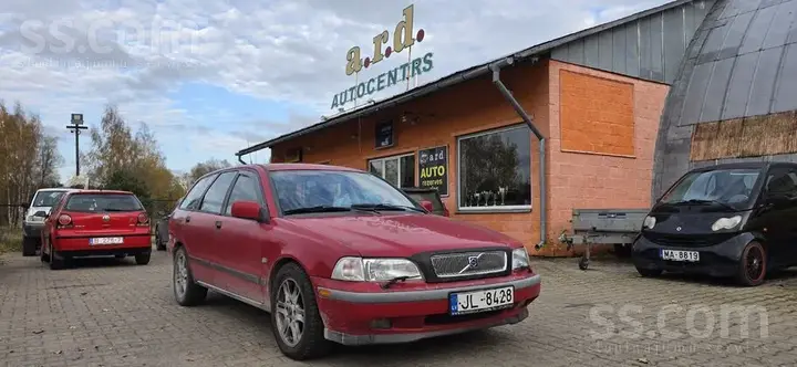 Volvo V40 1998 photo 2