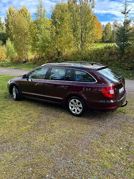 Skoda Superb 2010 photo 3