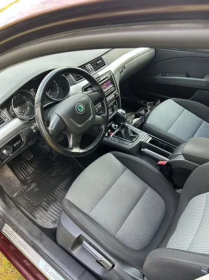 Skoda Superb 2010 photo 5