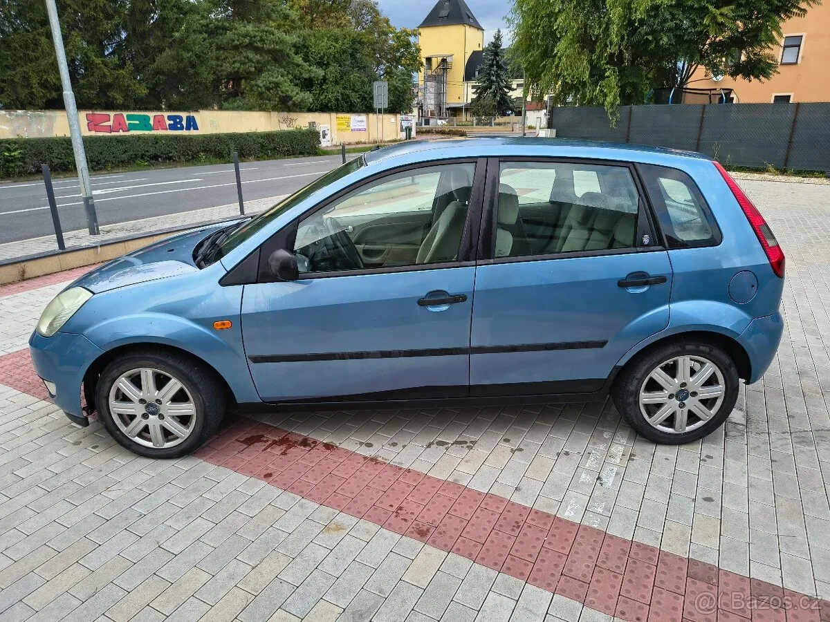 Ford Fiesta 2002 photo 2