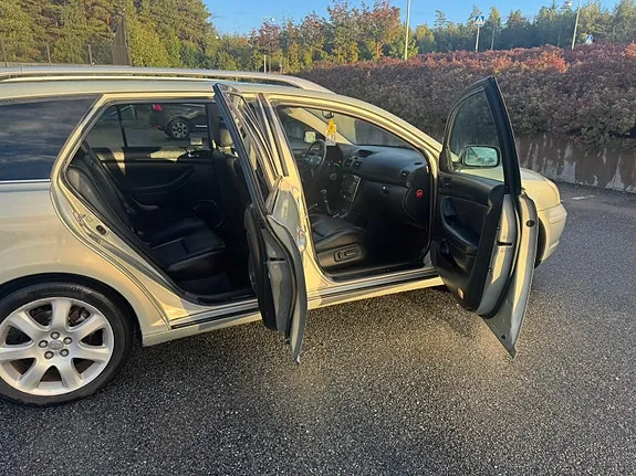 Toyota Avensis 2004 photo 3