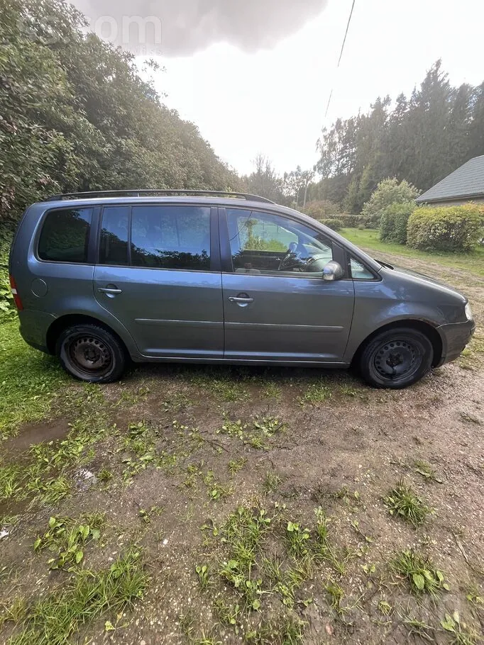 Volkswagen Touran 2004 photo 2
