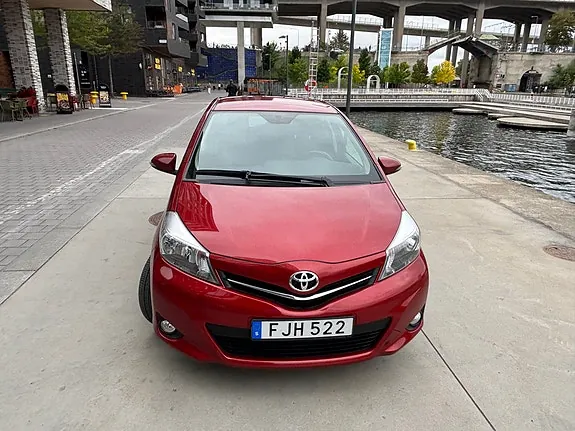 Toyota Yaris 2014 photo 2