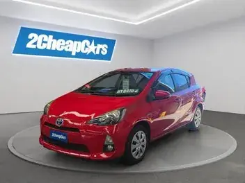 Toyota Aqua 2014 photo 2