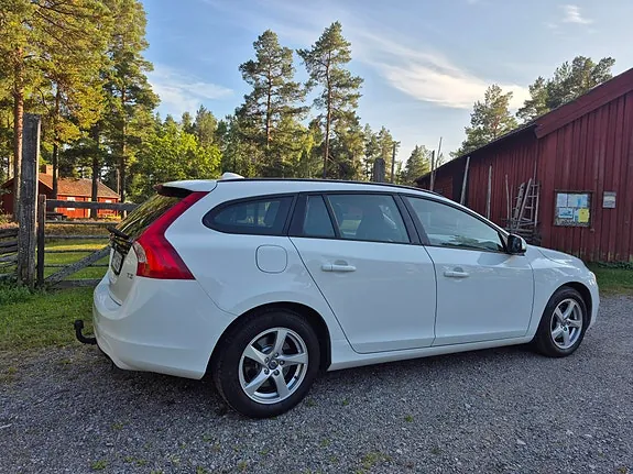 Volvo V60 2015 photo 4