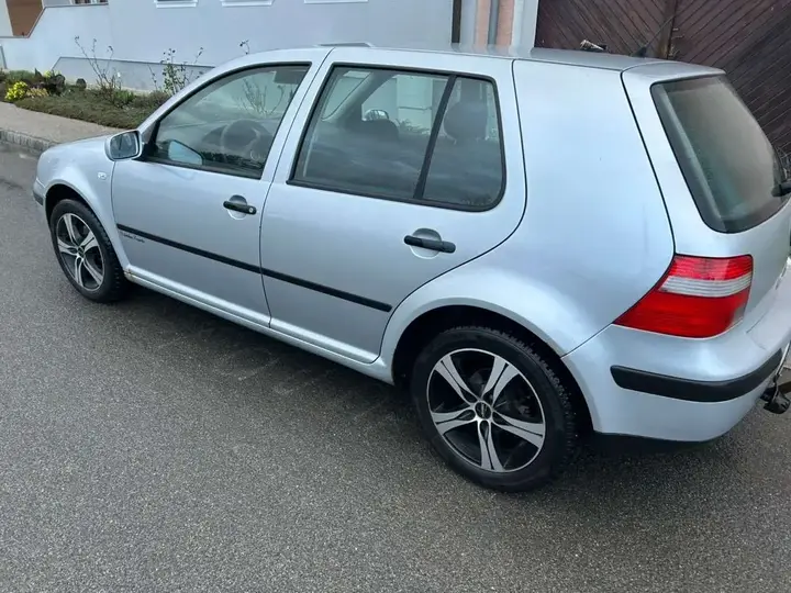 Volkswagen Golf 2003 photo 2